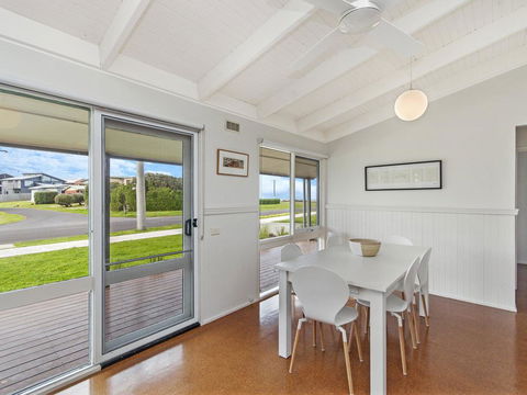 Ocean Spray Retreat - Accommodation Main Beach 2