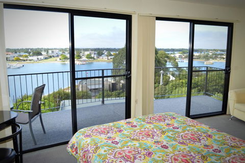 Ocean View Apt 1 - Accommodation Main Beach 2