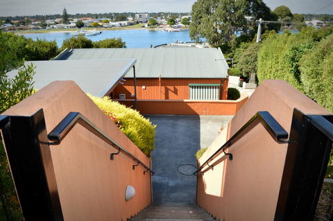 Ocean View Apt 1 - Accommodation Main Beach 1