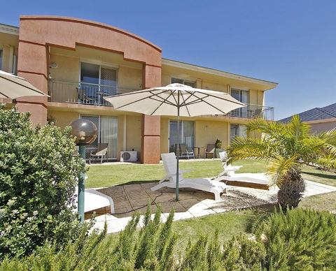 Ocean View Motel - Accommodation Main Beach 1