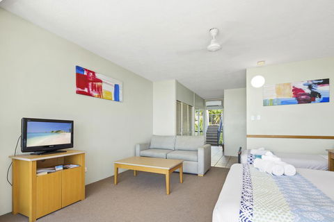Ocean View Studio 14A - Accommodation Main Beach 2