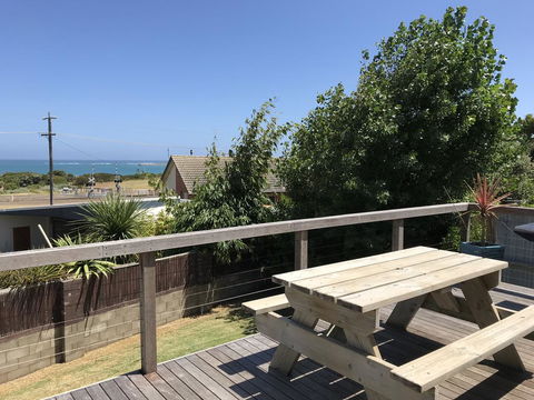 OCEAN VIEWS - Accommodation Main Beach 2