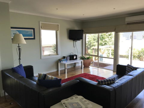 OCEAN VIEWS - Accommodation Main Beach 1