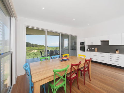 Ocean Views - Accommodation Main Beach 3