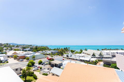 OCEAN VIEWS 10 - Accommodation Main Beach 2