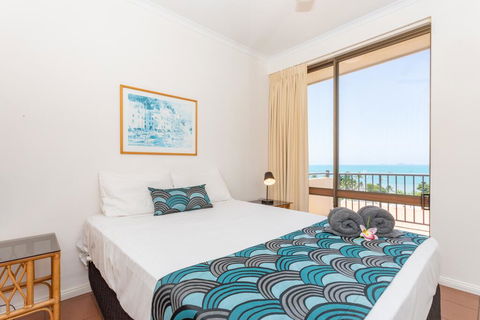 OCEAN VIEWS 10 - Accommodation Main Beach 3