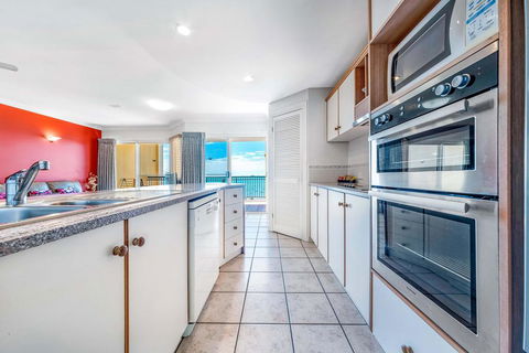 Ocean Views Galore - Airlie Beach - Accommodation Main Beach 2