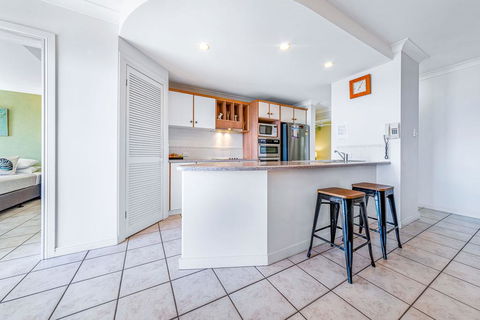 Ocean Views Galore - Airlie Beach - Accommodation Main Beach 3