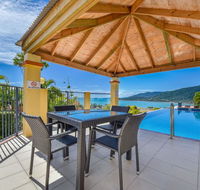 Ocean Views Galore - Airlie Beach - Accommodation Main Beach