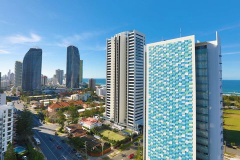 Ocean Views In The Heart Of Broadbeach - Accommodation Main Beach 1