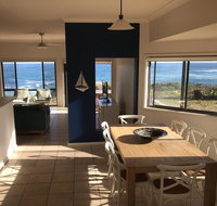 Ocean Views' 4 Ocean Street - air conditioned luxury with beautiful ocean views - Accommodation Main Beach