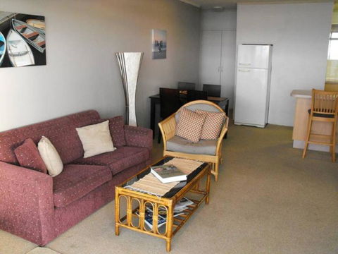Oceanic, Unit 14, 8-12 North Street - Accommodation Main Beach 1