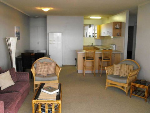 Oceanic, Unit 14, 8-12 North Street - Accommodation Main Beach 2