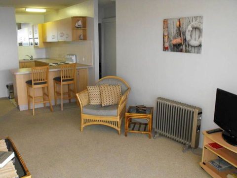Oceanic, Unit 14, 8-12 North Street - Accommodation Main Beach 3
