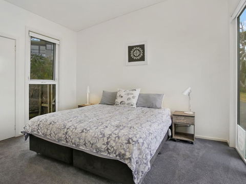 OCEANS 12 - Modern Ocean View Villa - Accommodation Main Beach 2