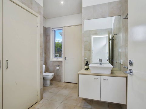 OCEANS 12 - Modern Ocean View Villa - Accommodation Main Beach 1