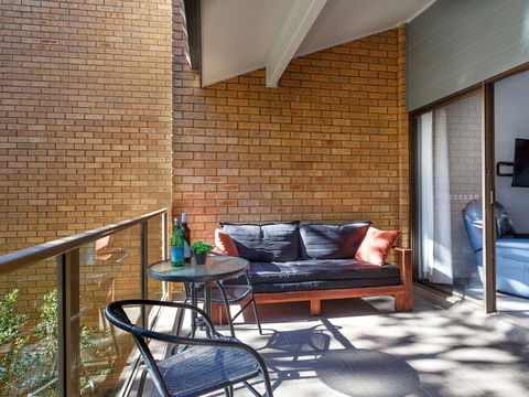 Oceanside 13 - Accommodation Main Beach 2