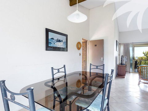 Oceanside 18 - Accommodation Main Beach 2