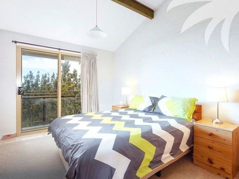 Oceanside 18 - Accommodation Main Beach 1
