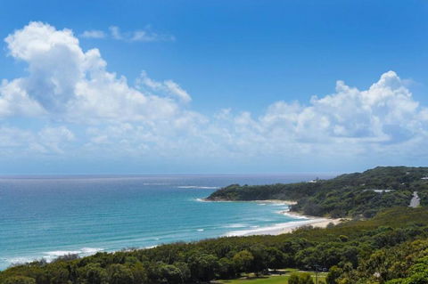 Oceanside 4 Bedrooms - Accommodation Main Beach 0