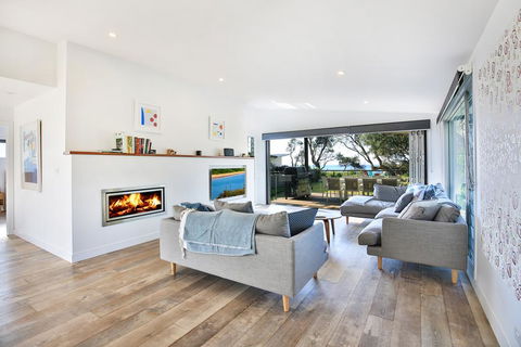 Oceanside @ Culburra - Pet Friendly Absolute Beachfront - Accommodation Main Beach 2