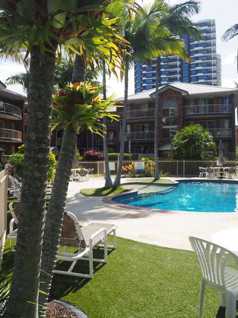Oceanside Cove Holiday Apartments - Accommodation Main Beach 3
