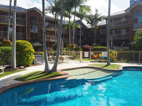 Oceanside Cove Holiday Apartments - Accommodation Main Beach 0