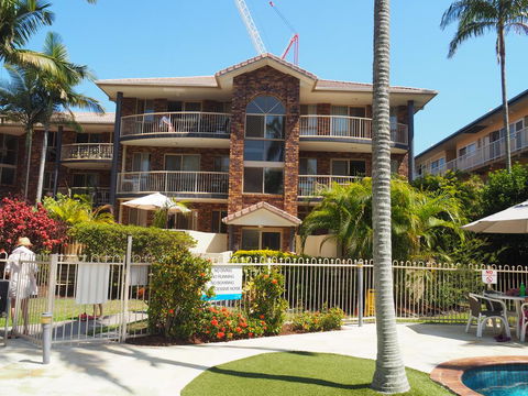 Oceanside Cove Holiday Apartments - Accommodation Main Beach 2