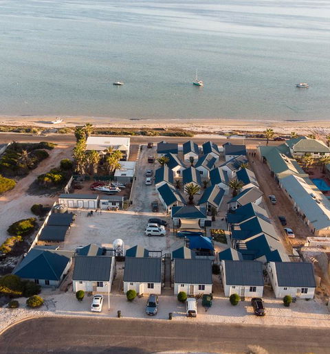 Oceanside Village - Accommodation Main Beach 3