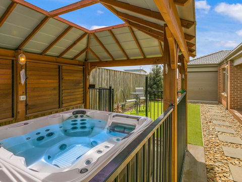 Ohana On The Island - Accommodation Main Beach 0