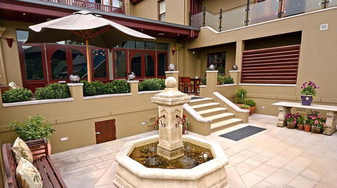 Old Bank Boutique Hotel - Accommodation Main Beach 0