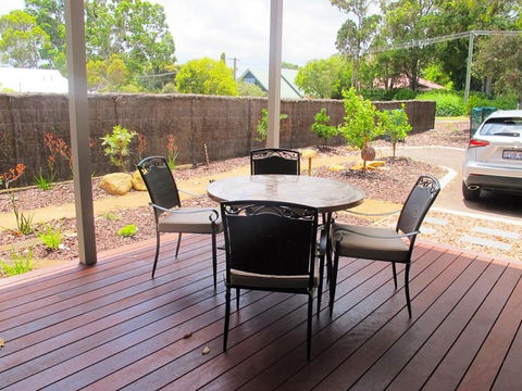 Old Dairy Cottage - Accommodation Main Beach 1