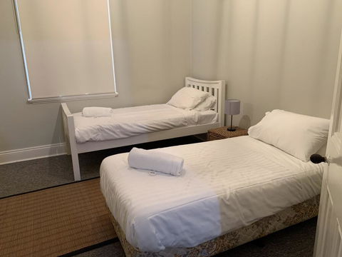 Old Sergeants Quarters - Accommodation Main Beach 1