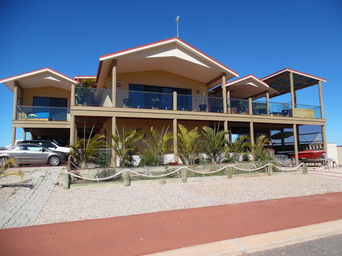 On The Deck @ Shark Bay - Accommodation Main Beach 3