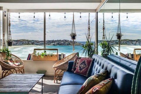 On Top Of The World Views - Accommodation Main Beach 2