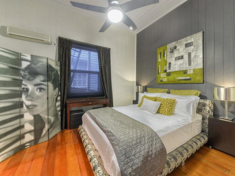 One Thornbury - Accommodation Main Beach 3