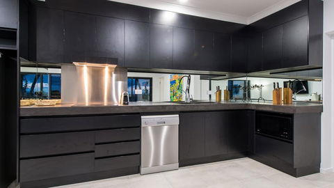 Onestep Airlie Retreat - Accommodation Main Beach 1
