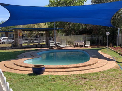 Orana Windmill Motel - Accommodation Main Beach 1
