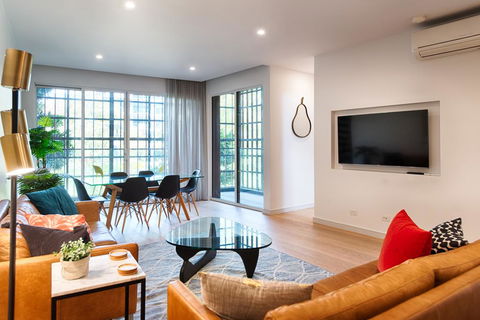 Orange Stay Townhouses - Accommodation Main Beach 2