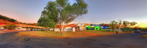 Overlander Hotel - Accommodation Main Beach 0