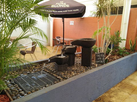 Overlander Hotel - Accommodation Main Beach 1