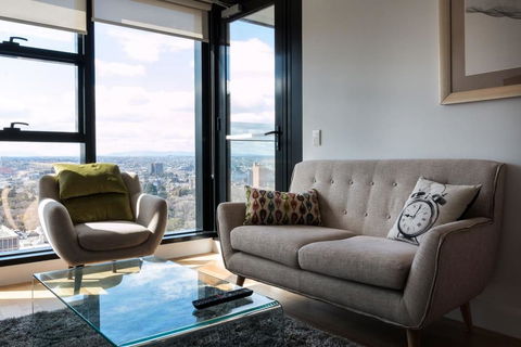 Owen - Soaring City Views Central Location - Accommodation Main Beach 0