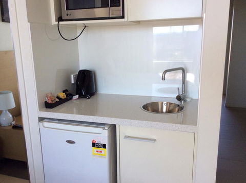 PA Apartments - Accommodation Main Beach 3