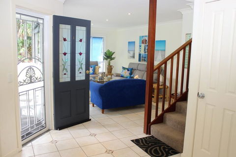 PACIFIC PALMS - Accommodation Main Beach 0