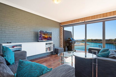 Pacific Pines Unit 5 - Accommodation Main Beach 0