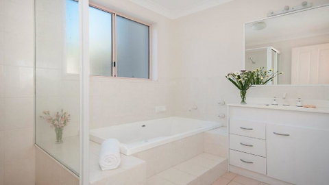 Pacific Rose - Winter Holiday Special - Accommodation Main Beach 1