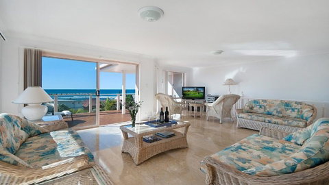 Pacific Rose - Winter Holiday Special - Accommodation Main Beach 2