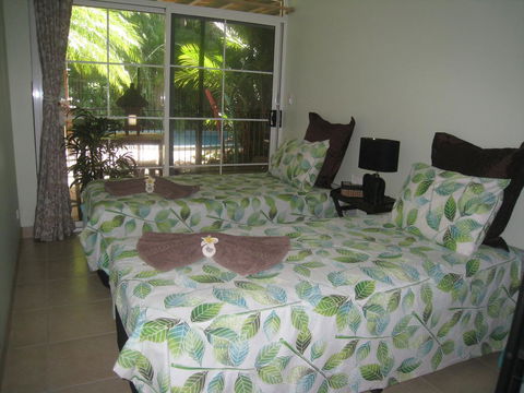 Palmerston Sunset Retreat - Accommodation Main Beach 3