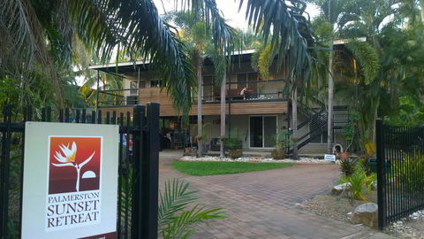Palmerston Sunset Retreat - Accommodation Main Beach 1