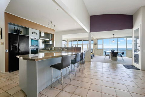 PANORAMA VIEWS - Spectacular Ocean Views - Accommodation Main Beach 2